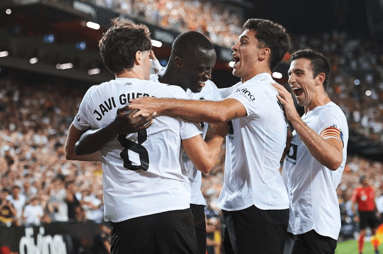 足坛激情一夜,C罗点射破门,米兰征服客场,瓦伦西亚3球横扫