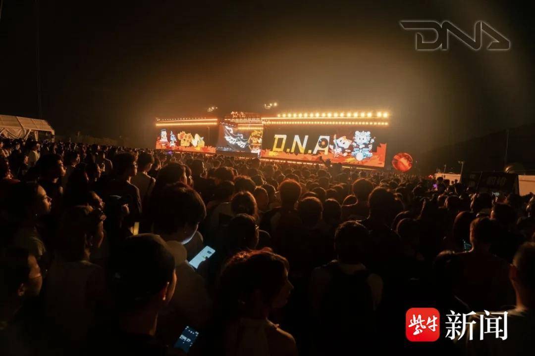 苏超也上音乐节了,这个“双节”跟着节奏蹦起来