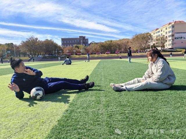 郑州七中教育集团赴伊吾校区开展校园足球培训