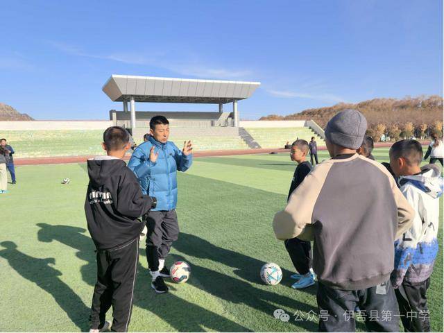 郑州七中教育集团赴伊吾校区开展校园足球培训