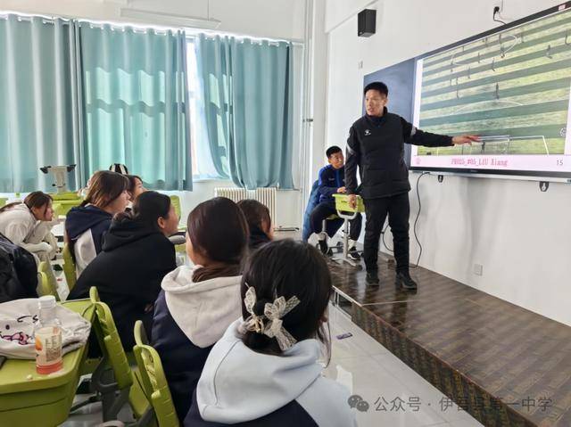 郑州七中教育集团赴伊吾校区开展校园足球培训