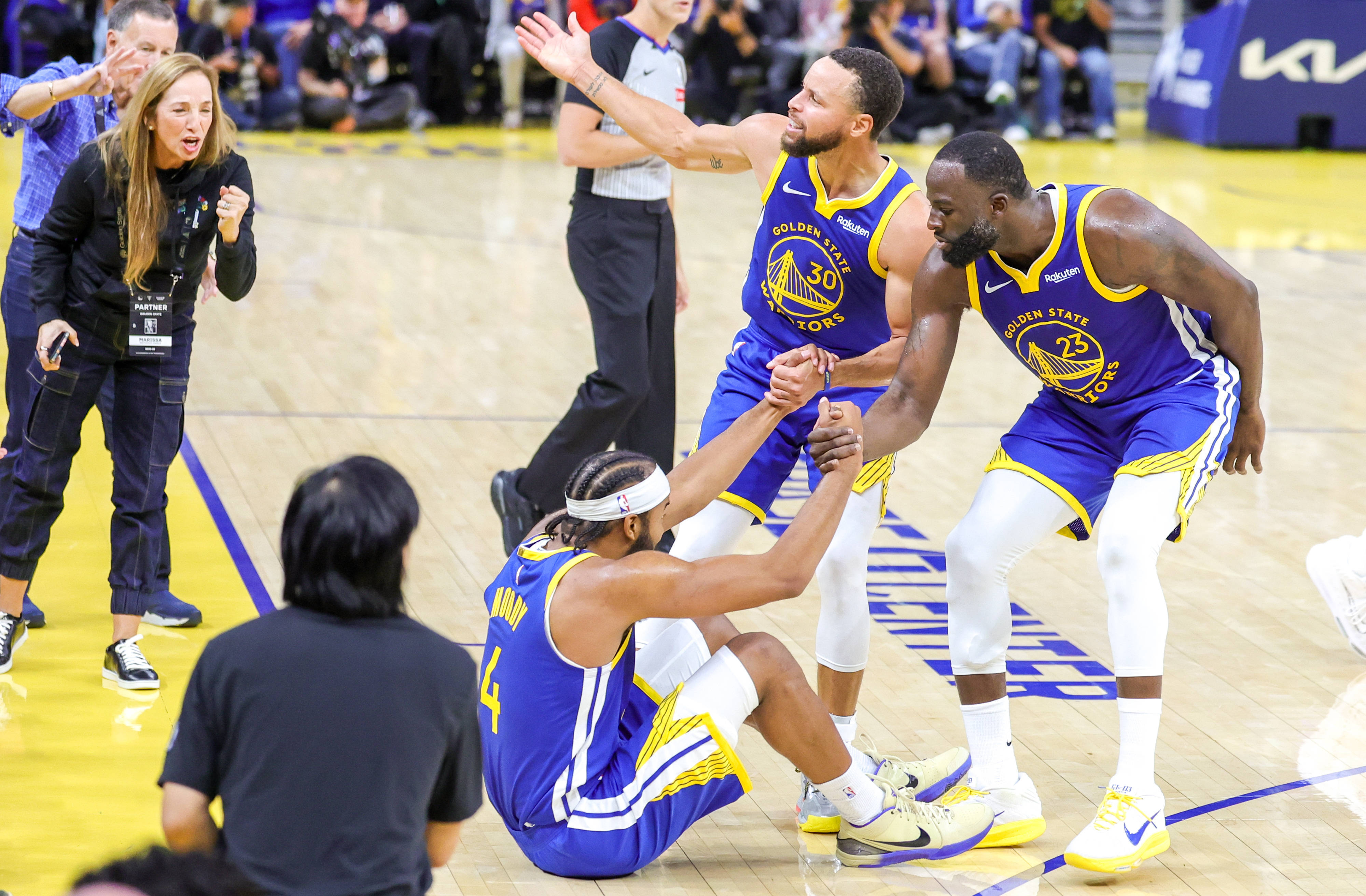 (体育)篮球——NBA常规赛:勇士胜灰熊