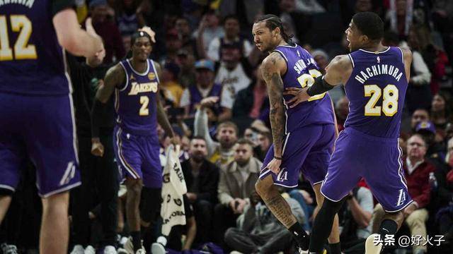 尼克·史密斯凭借一场意想不到的爆发,带湖人战胜波特兰开拓者