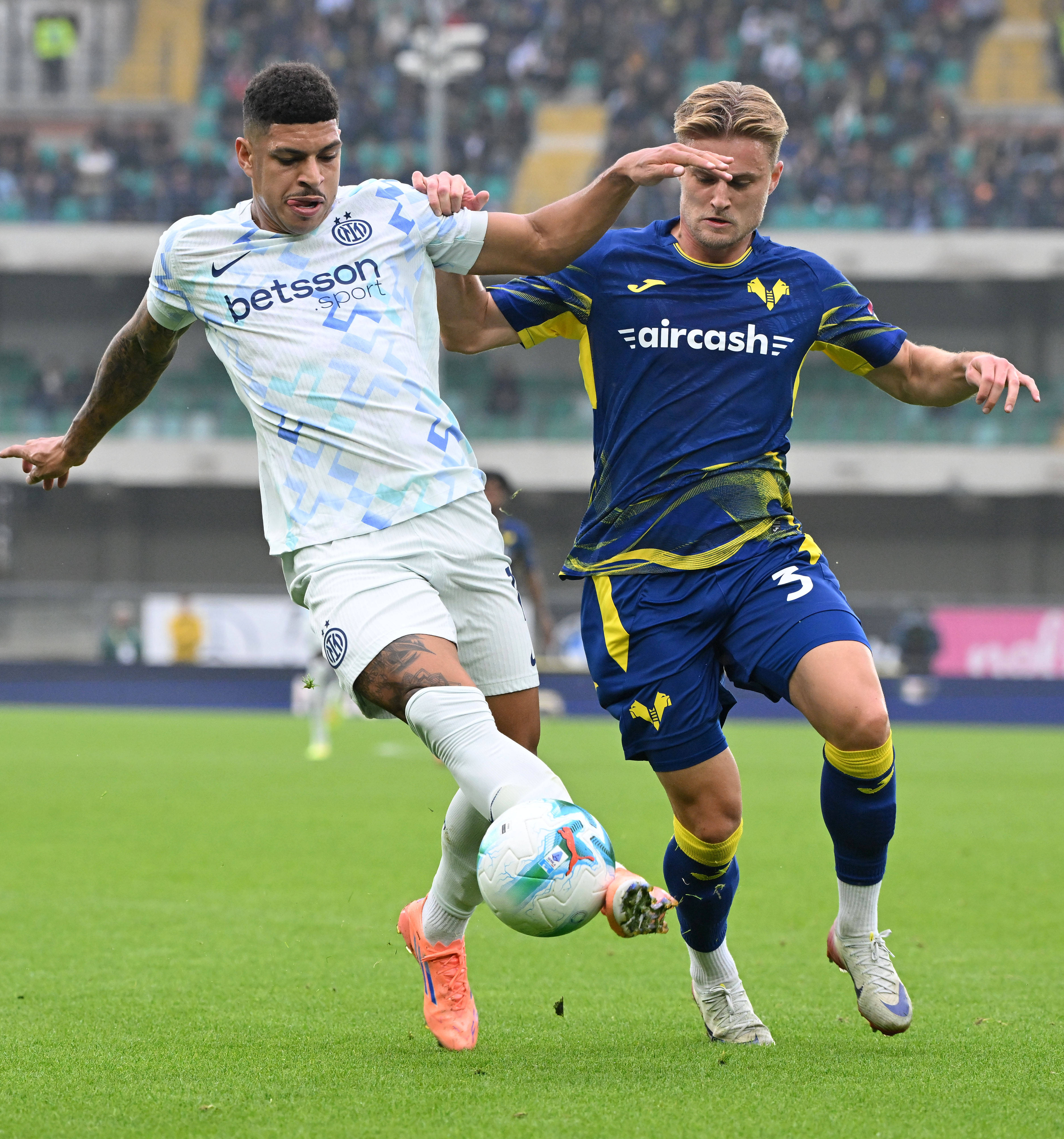 （体育）足球——意甲：国际米兰胜维罗纳