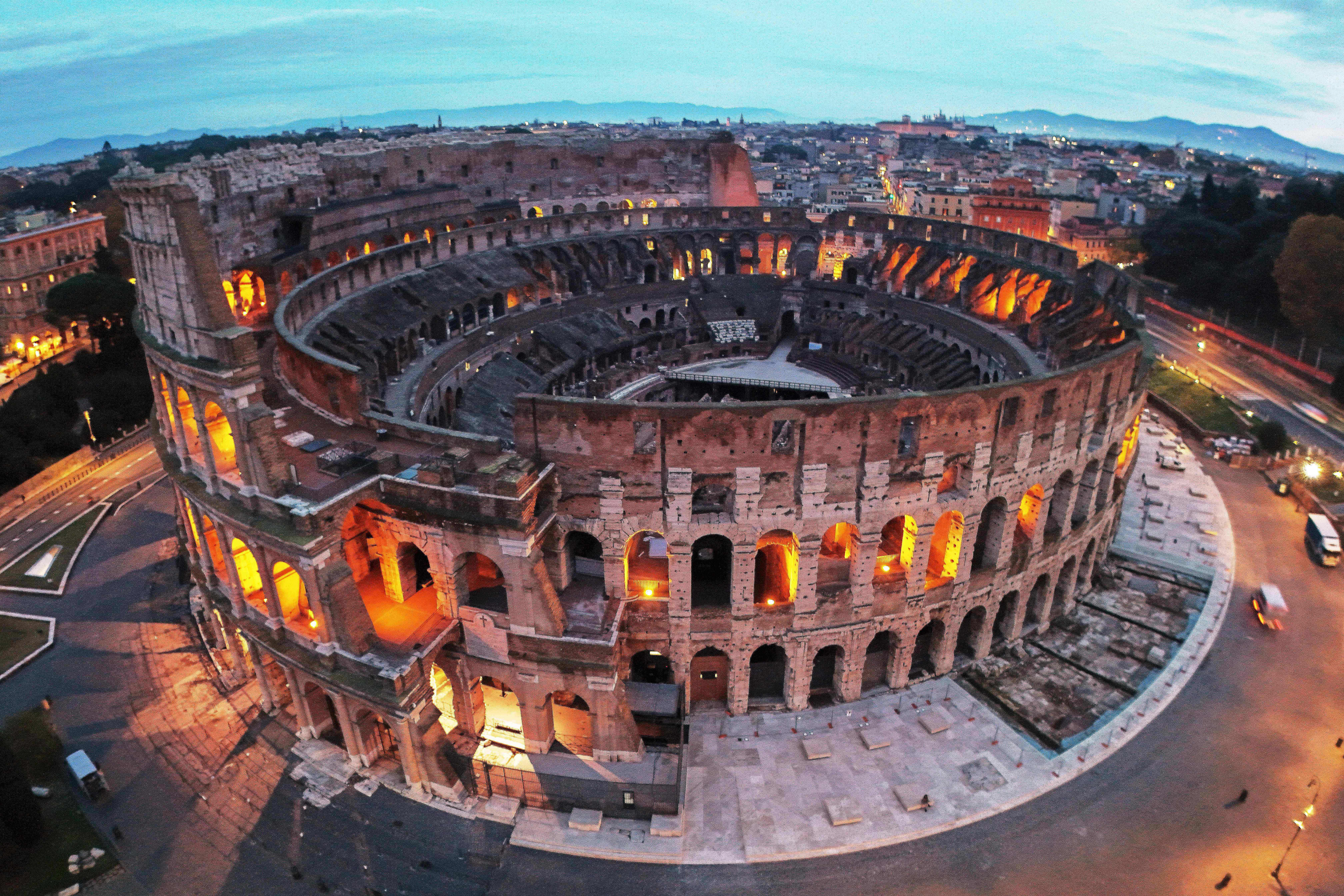 （外代一线）俯瞰罗马斗兽场