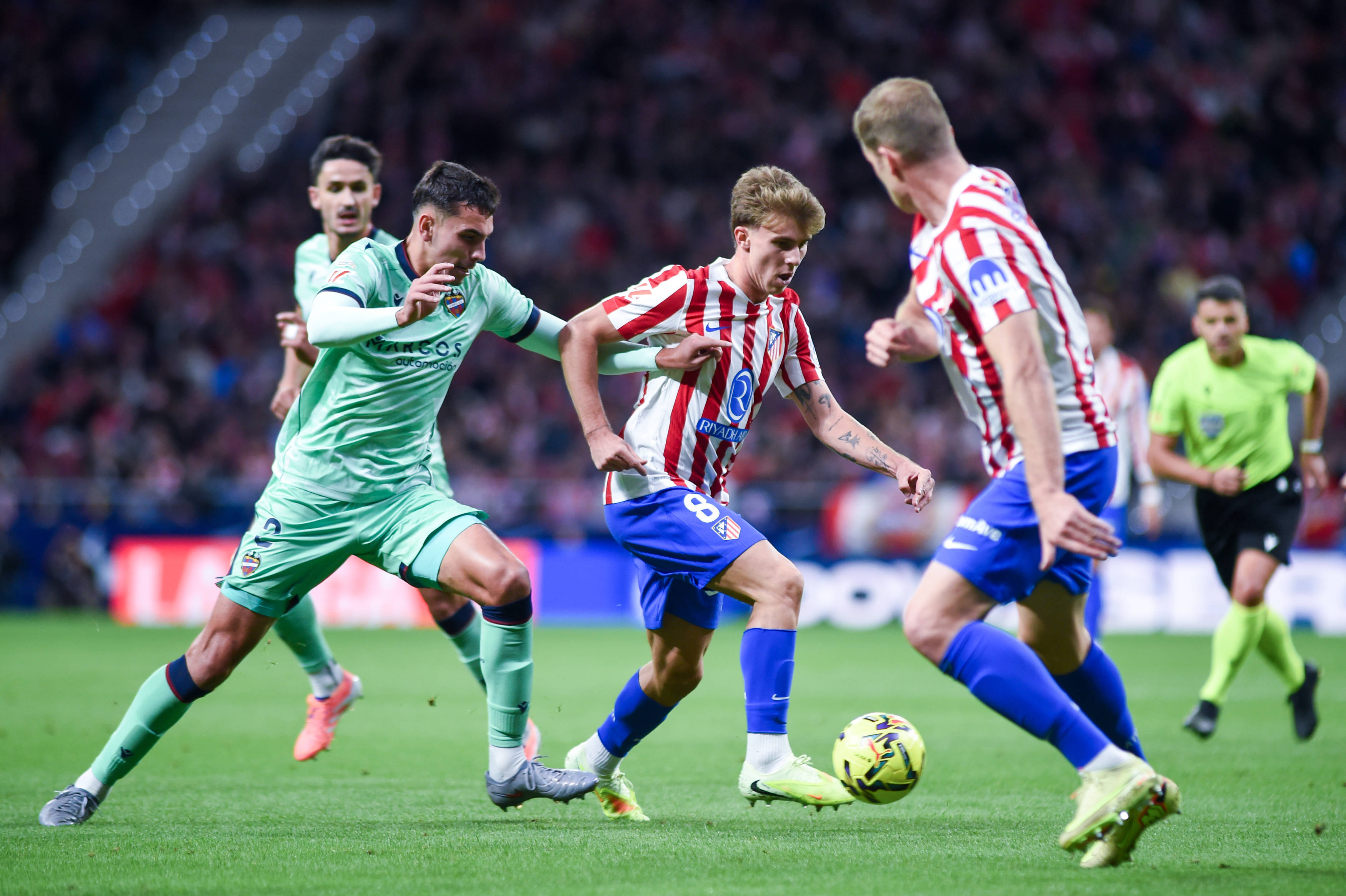 （体育）足球——西甲：马德里竞技战胜莱万特