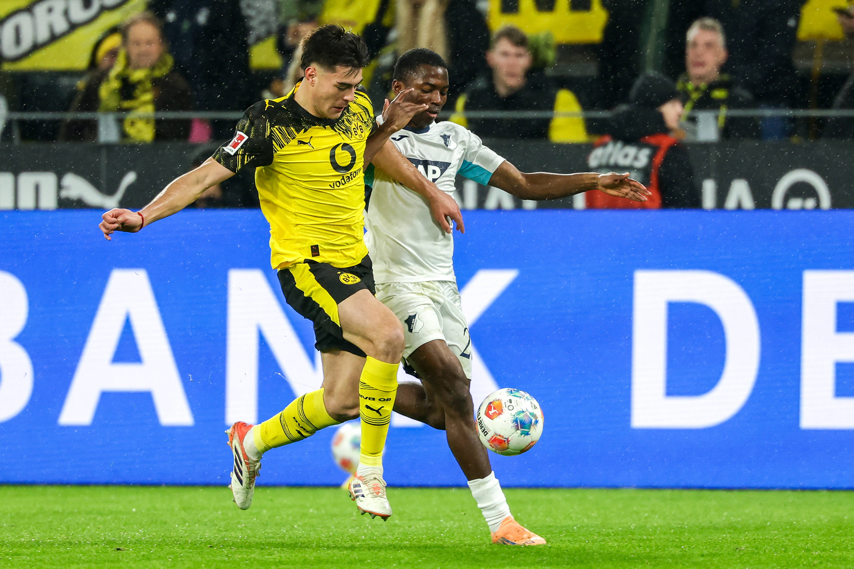 （体育）足球——德甲：多特蒙德胜霍芬海姆