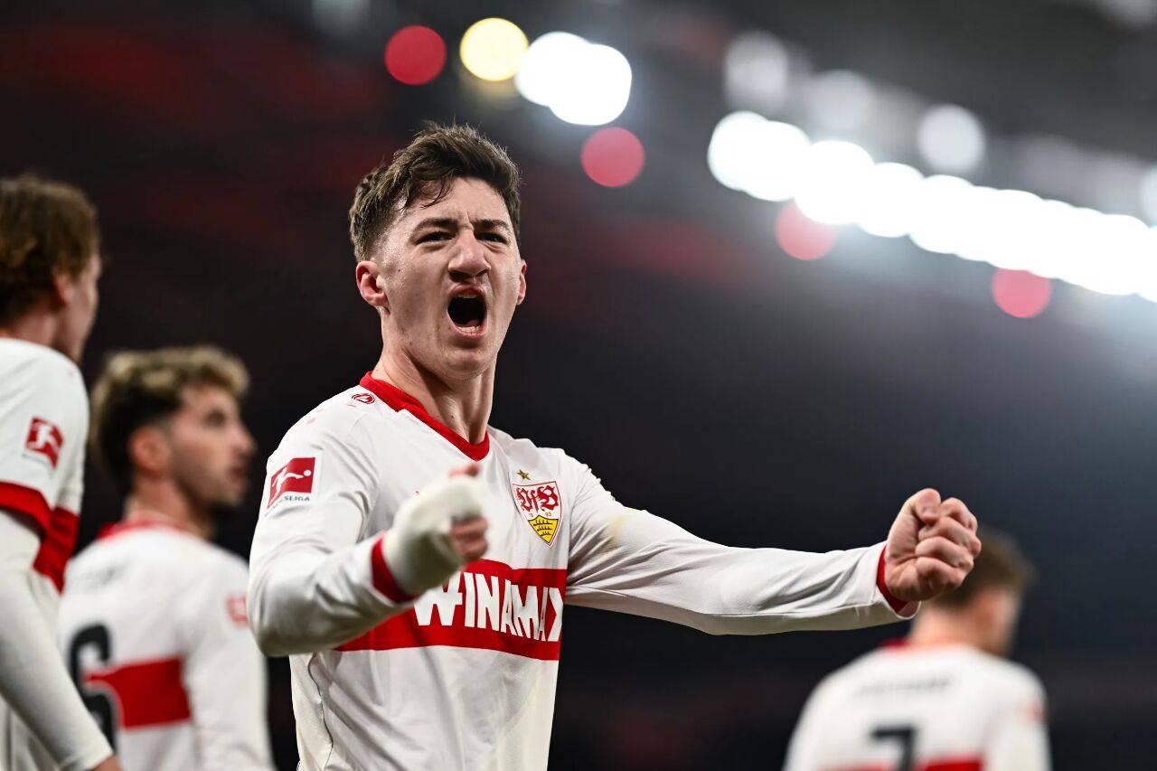 曼联认定B费即将离队！敲定德甲24岁中场入替 德转身价4500万