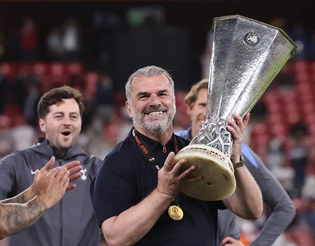 中超成名帅跳板！44岁英超教练有望执教中超：刚拿欧联杯冠军