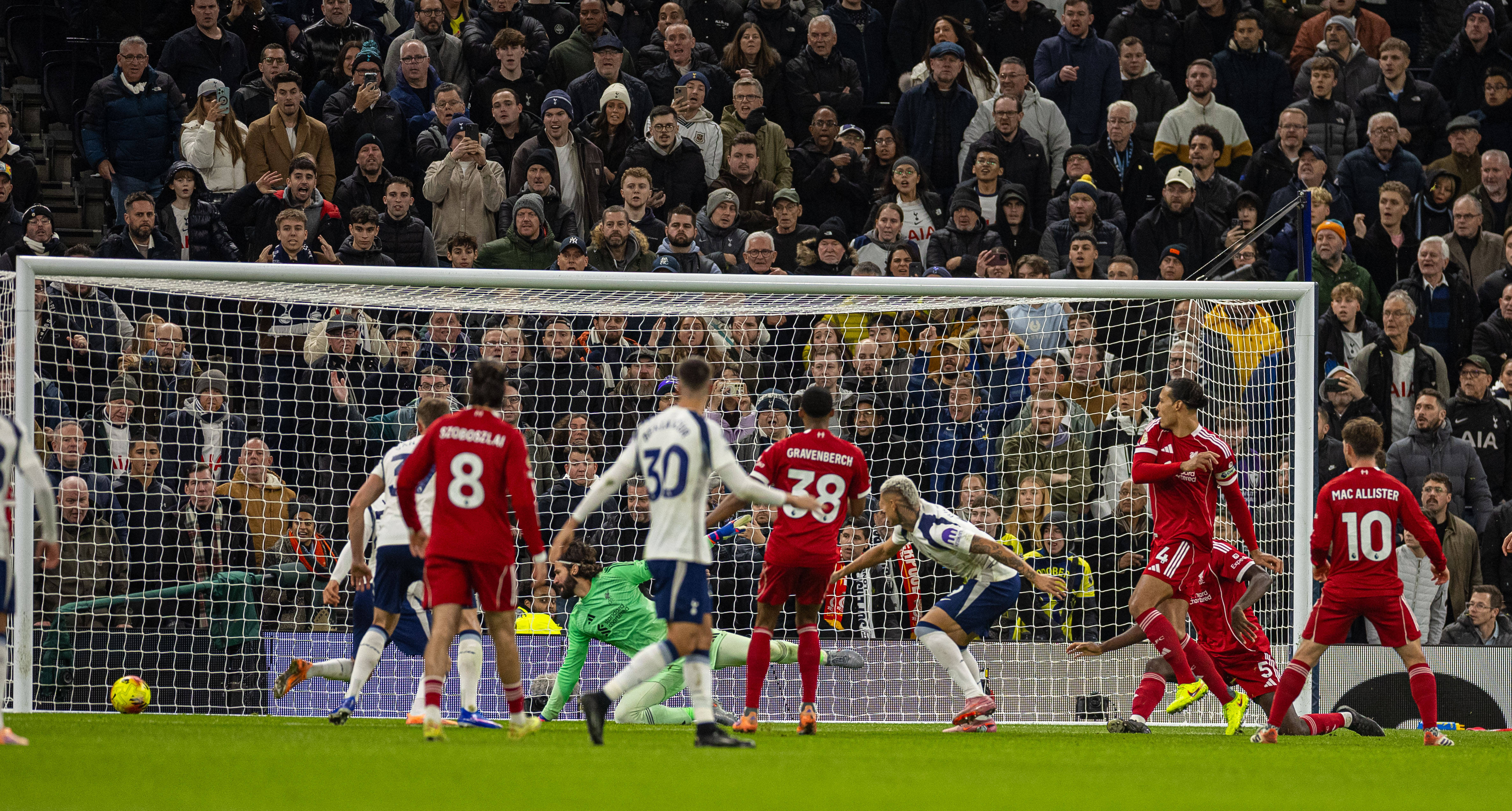 （体育）足球——英超：热刺不敌利物浦