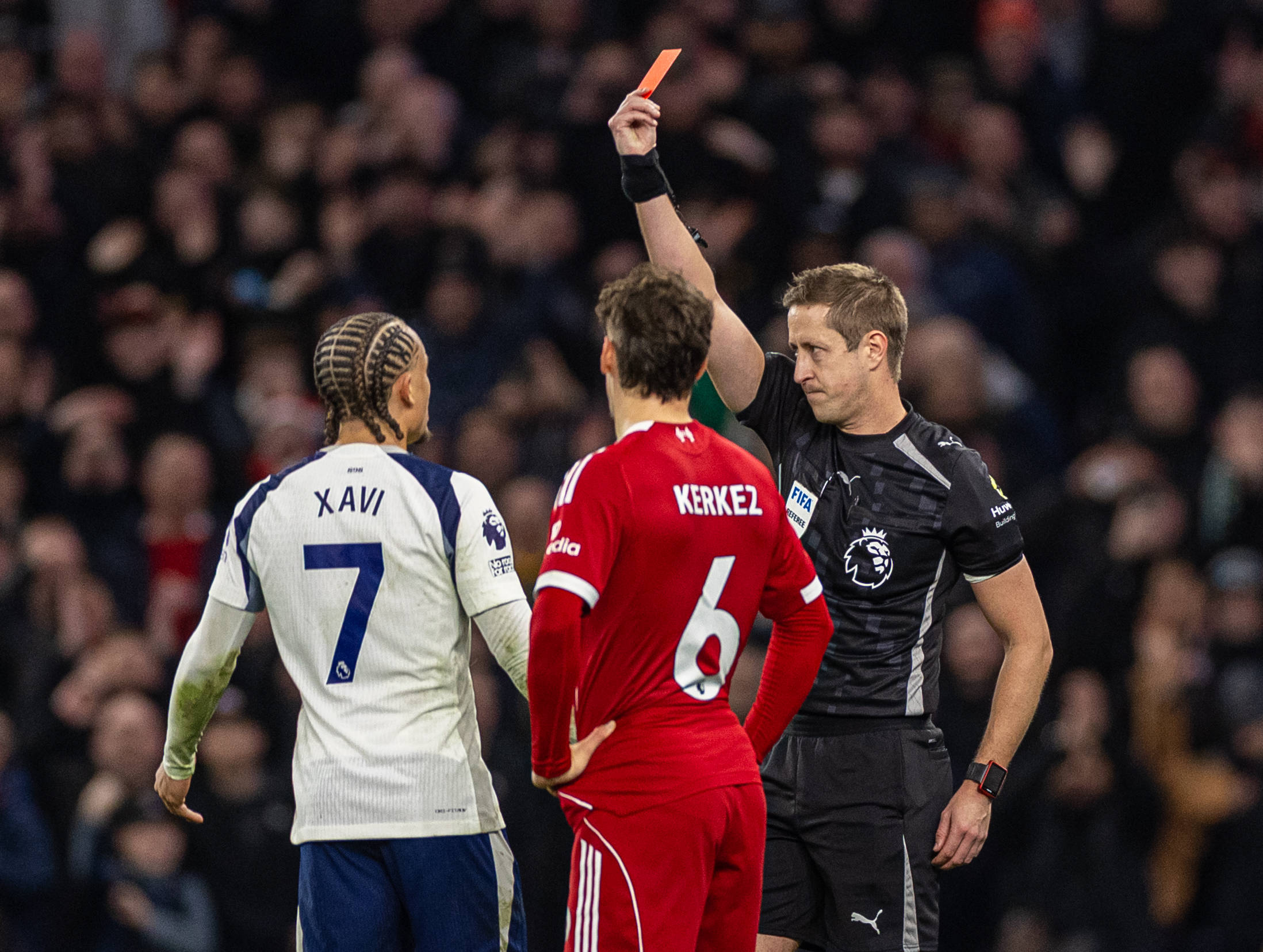 （体育）足球——英超：热刺不敌利物浦