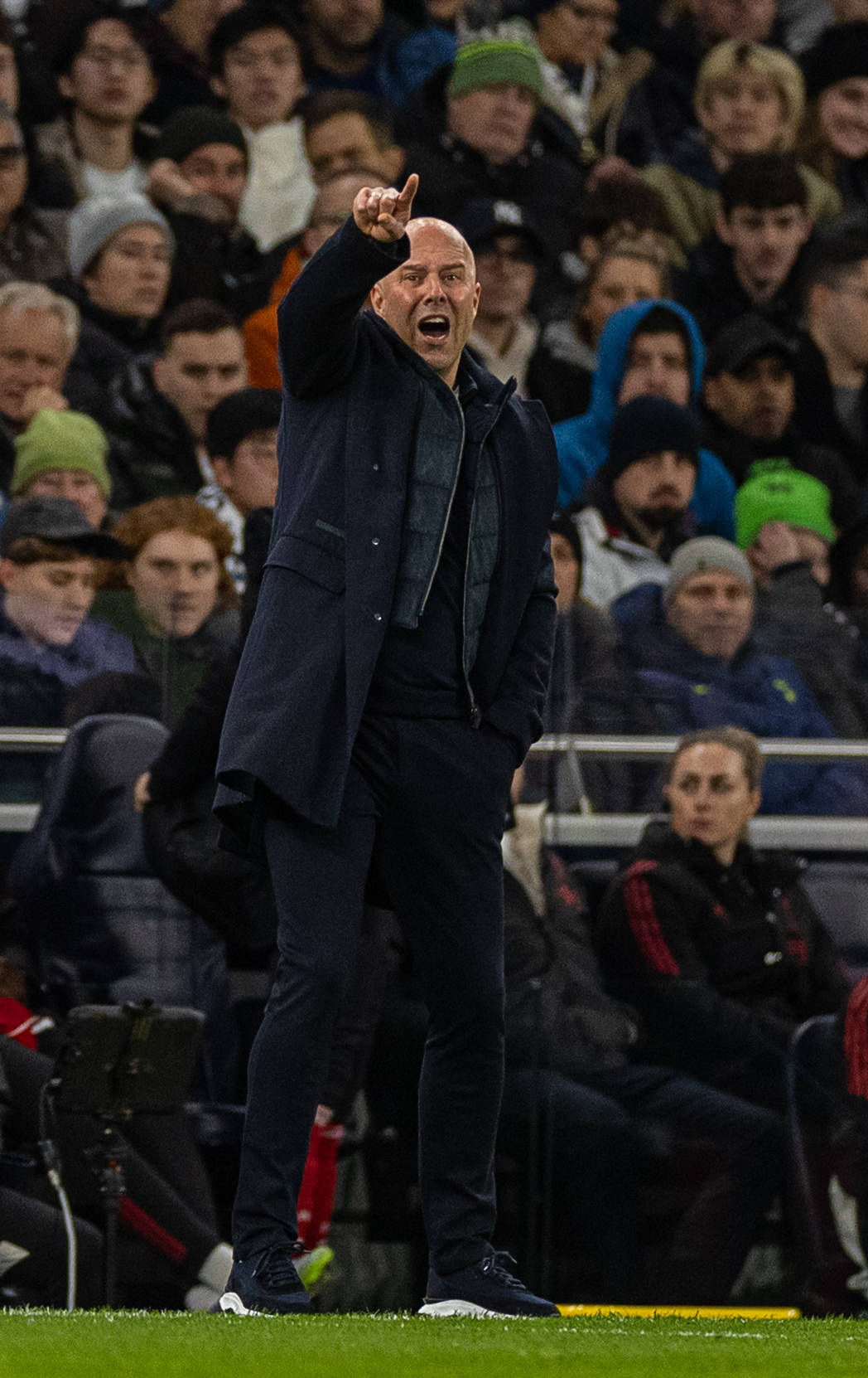 （体育）足球——英超：热刺不敌利物浦