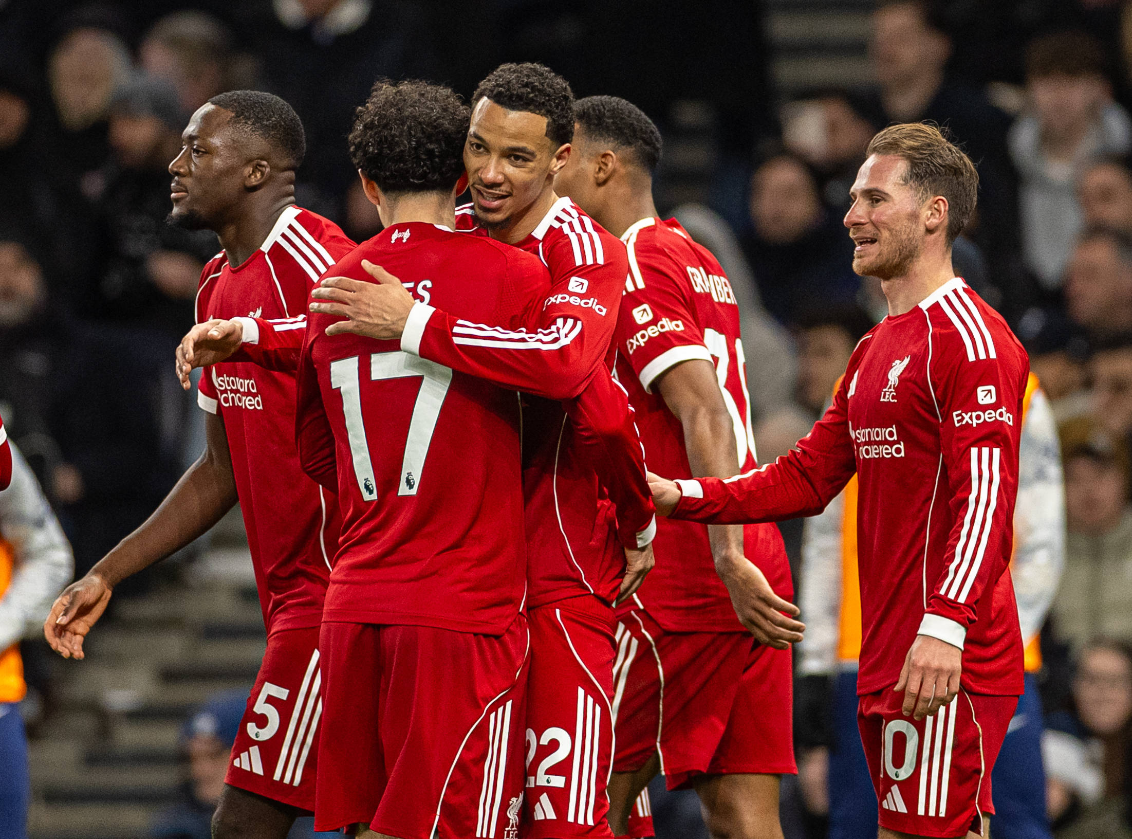 （体育）足球——英超：热刺不敌利物浦