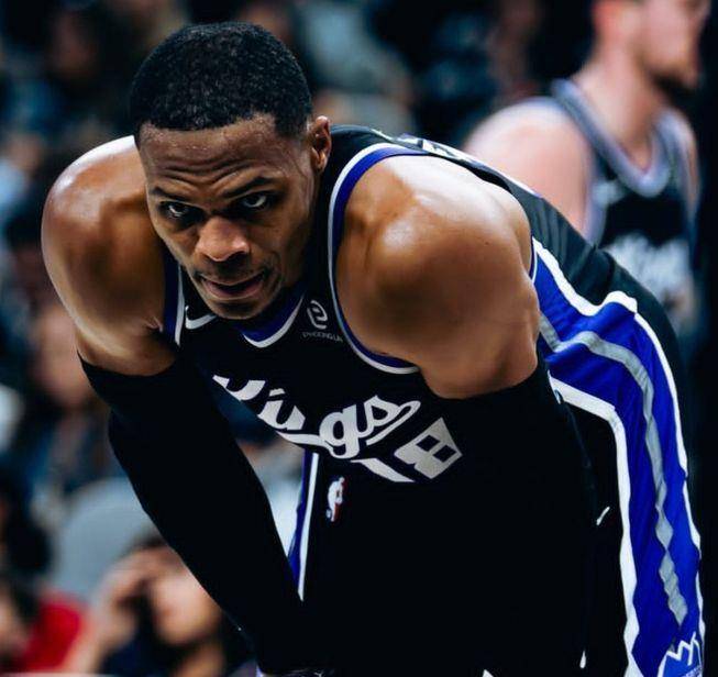 206次三双里程悲！363万威少倾尽所有仍难求一胜，美方媒体：37岁的拉塞尔·威斯布鲁克砍下16分14助攻12篮板4抢断