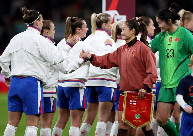 足球｜中国女足不敌英格兰女足