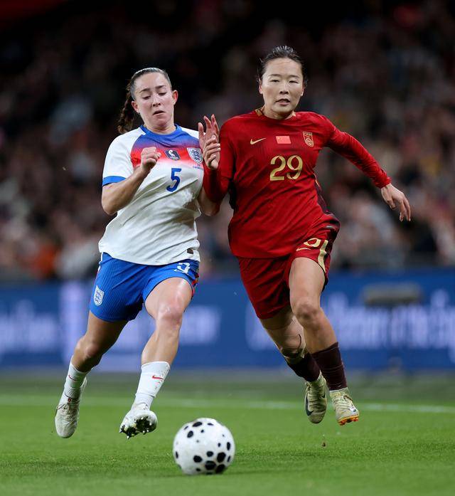 足球｜中国女足不敌英格兰女足