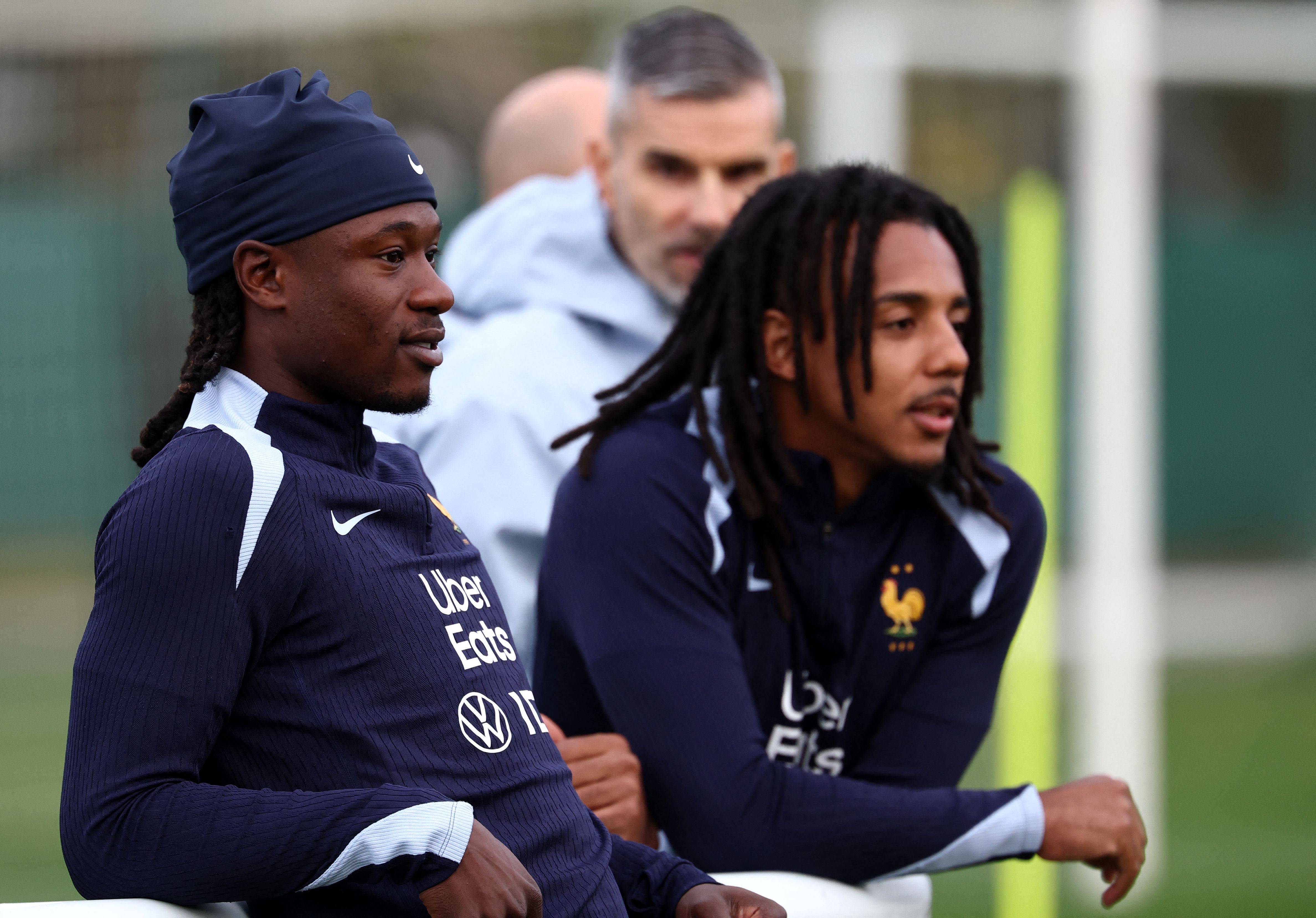 （外代二线）足球——世预赛：法国队备战