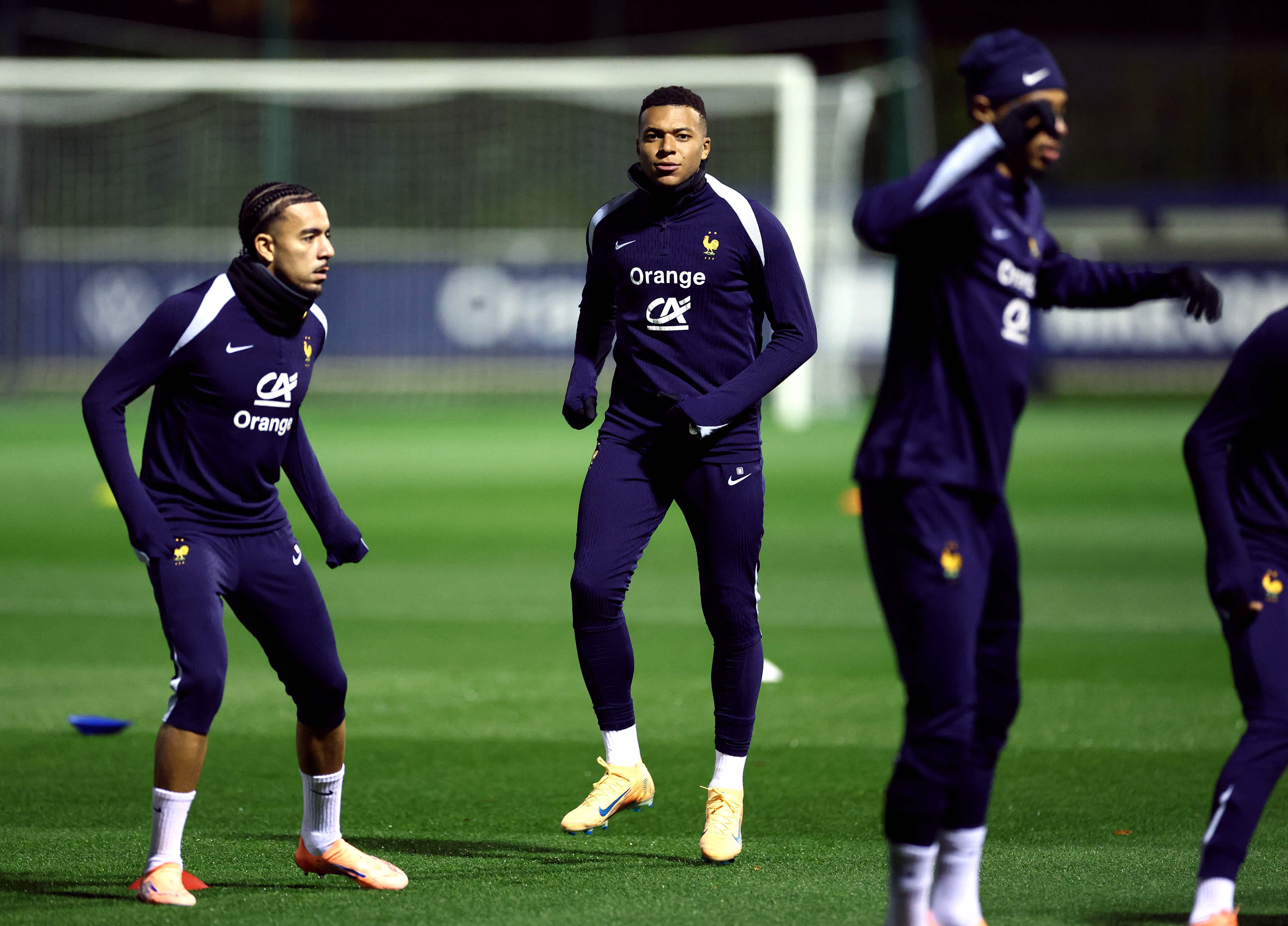 （外代二线）足球——世预赛：法国队赛前备战