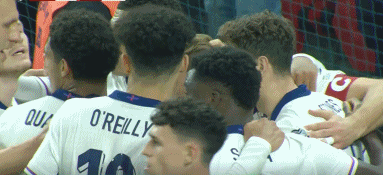 2比0完胜！凯恩梅开二度助英格兰全胜晋级，追平西班牙队纪录