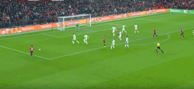 2比0完胜！凯恩梅开二度助英格兰全胜晋级，追平西班牙队纪录