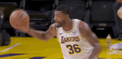 刚刚！湖人赢了！再见三连败，詹姆斯4个超级暴扣...