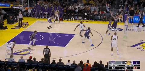 刚刚！湖人赢了！再见三连败，詹姆斯4个超级暴扣...