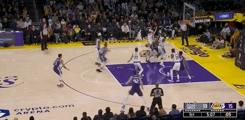 刚刚！湖人赢了！再见三连败，詹姆斯4个超级暴扣...