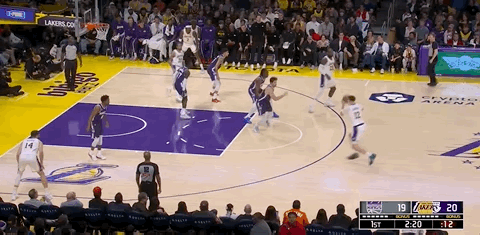 刚刚！湖人赢了！再见三连败，詹姆斯4个超级暴扣...