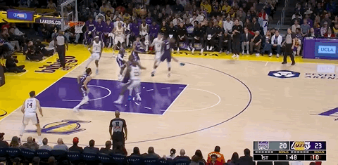 刚刚！湖人赢了！再见三连败，詹姆斯4个超级暴扣...