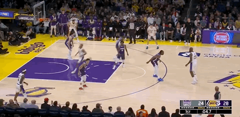 刚刚！湖人赢了！再见三连败，詹姆斯4个超级暴扣...