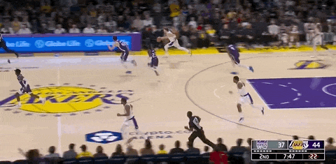 刚刚！湖人赢了！再见三连败，詹姆斯4个超级暴扣...