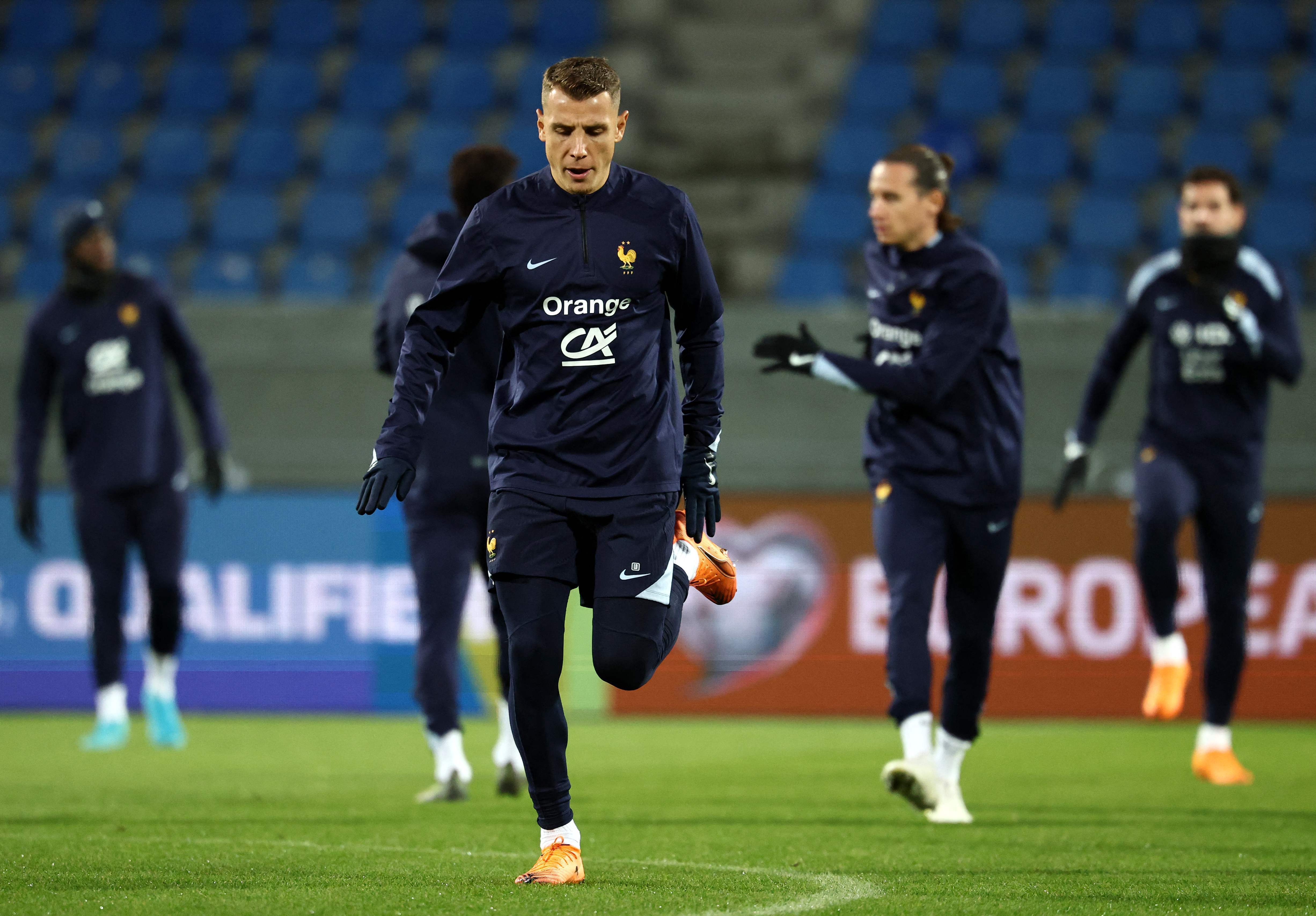 （外代二线）足球——世界杯预选赛：法国队备战