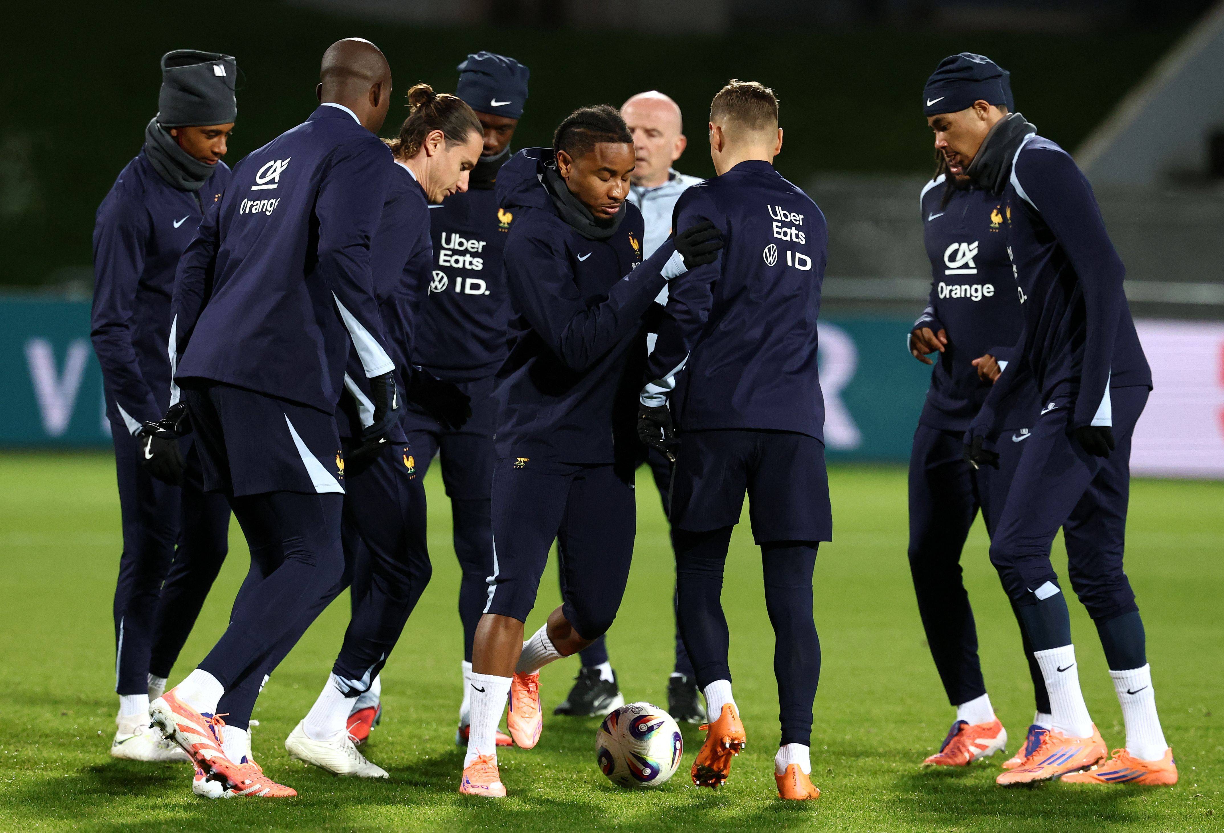 （外代二线）足球——世界杯预选赛：法国队备战