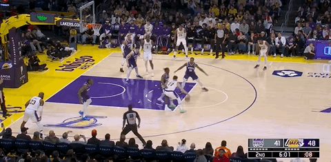 刚刚！湖人赢了！再见三连败，詹姆斯4个超级暴扣...