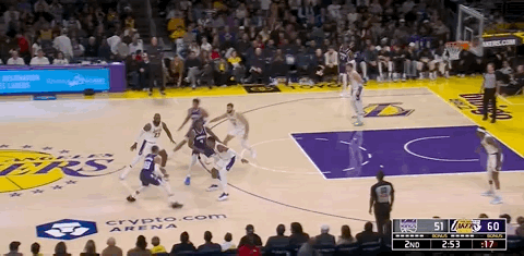 刚刚！湖人赢了！再见三连败，詹姆斯4个超级暴扣...