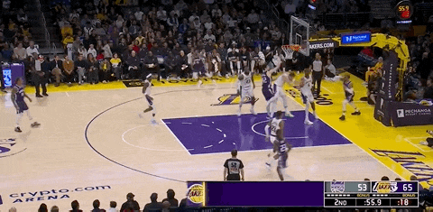 刚刚！湖人赢了！再见三连败，詹姆斯4个超级暴扣...