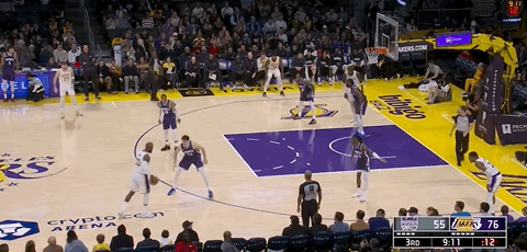 刚刚！湖人赢了！再见三连败，詹姆斯4个超级暴扣...