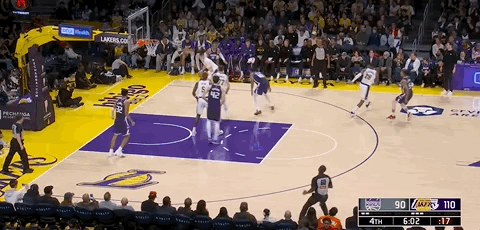 刚刚！湖人赢了！再见三连败，詹姆斯4个超级暴扣...