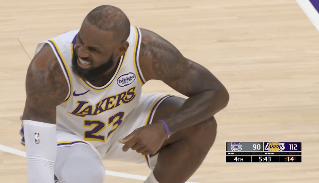 刚刚！湖人赢了！再见三连败，詹姆斯4个超级暴扣...