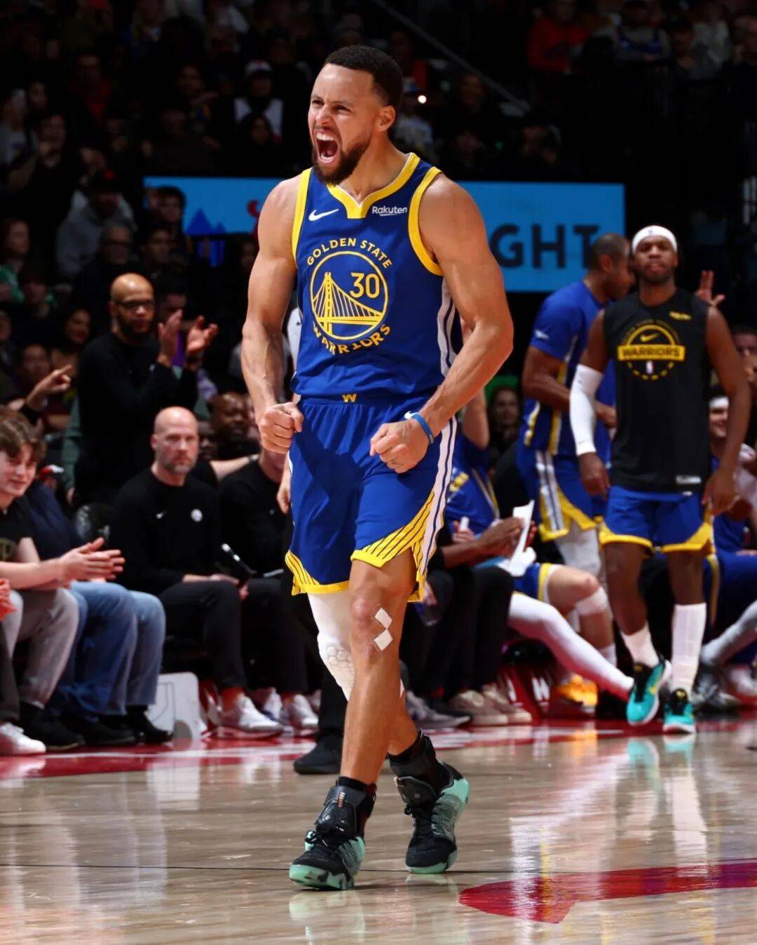 再度致敬科比！库里今天特别选用了这双鞋！