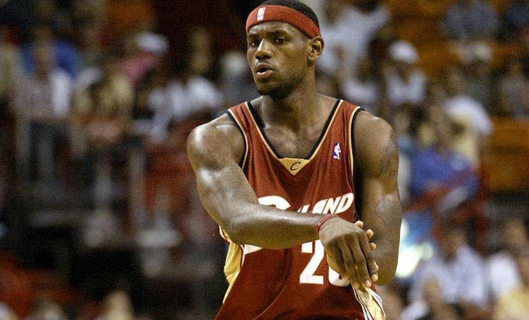 出手不到20次，拿到30+有多难？科比11次，库里37次，詹姆斯112次，杜兰特呢？