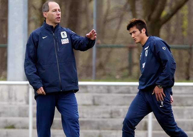 国足利好！65岁德甲教练确认辅佐邵佳一：曾为德国队工作！