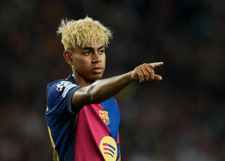 取关国家队队长！亚马尔逼宫西班牙队！仗势欺人，难有梅西成就