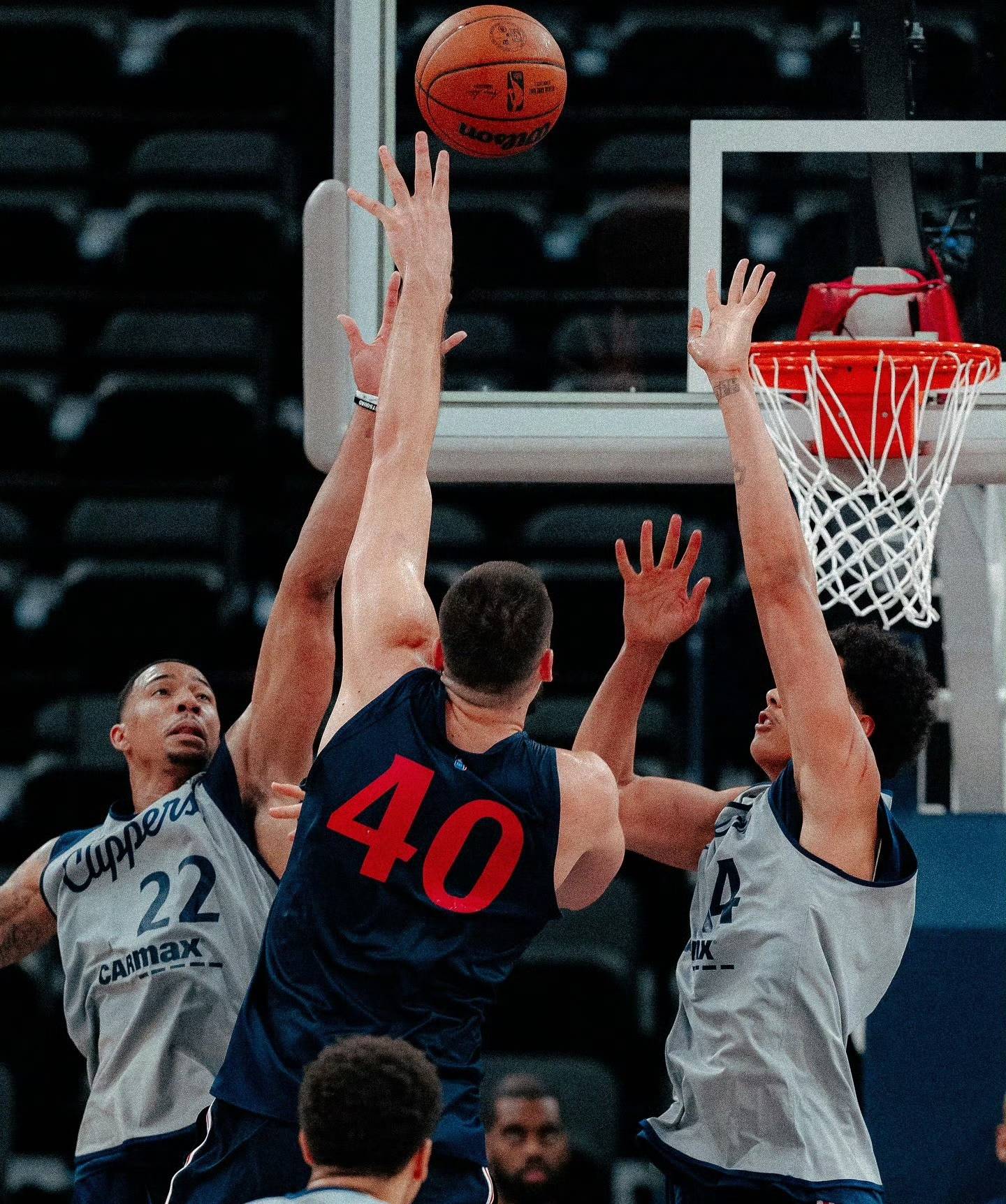 快船备战季前赛首战：氛围轻松，蓄势待发