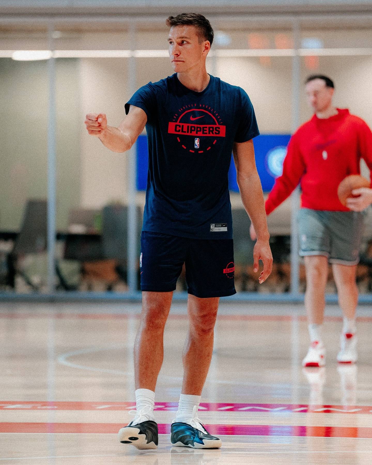 快船备战季前赛首战：氛围轻松，蓄势待发