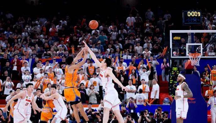 超级外援重返CBA？多家俱乐部争抢，季后赛超远三分绝杀广东