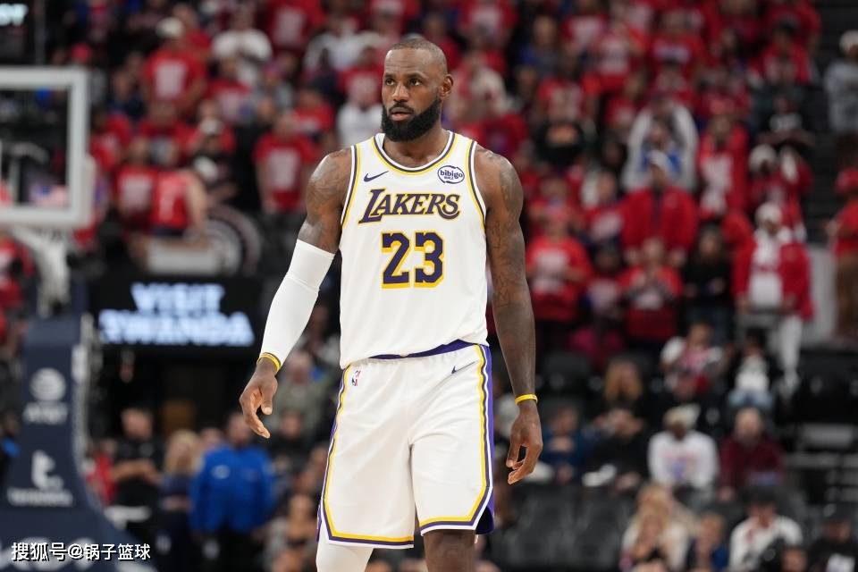 13中11创新高，詹姆斯回击质疑！湖人24分大胜雷迪克终于开窍了