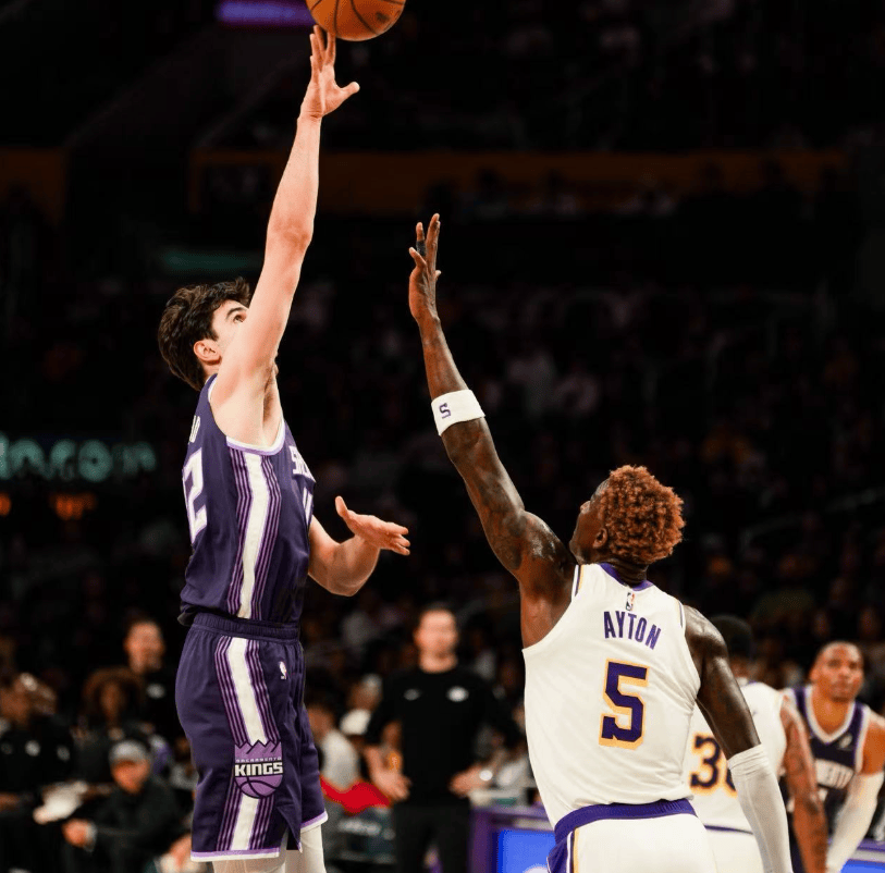 湖人赢球仍有隐患，东契奇犯一错误！詹姆斯创纪录，一人使用正确