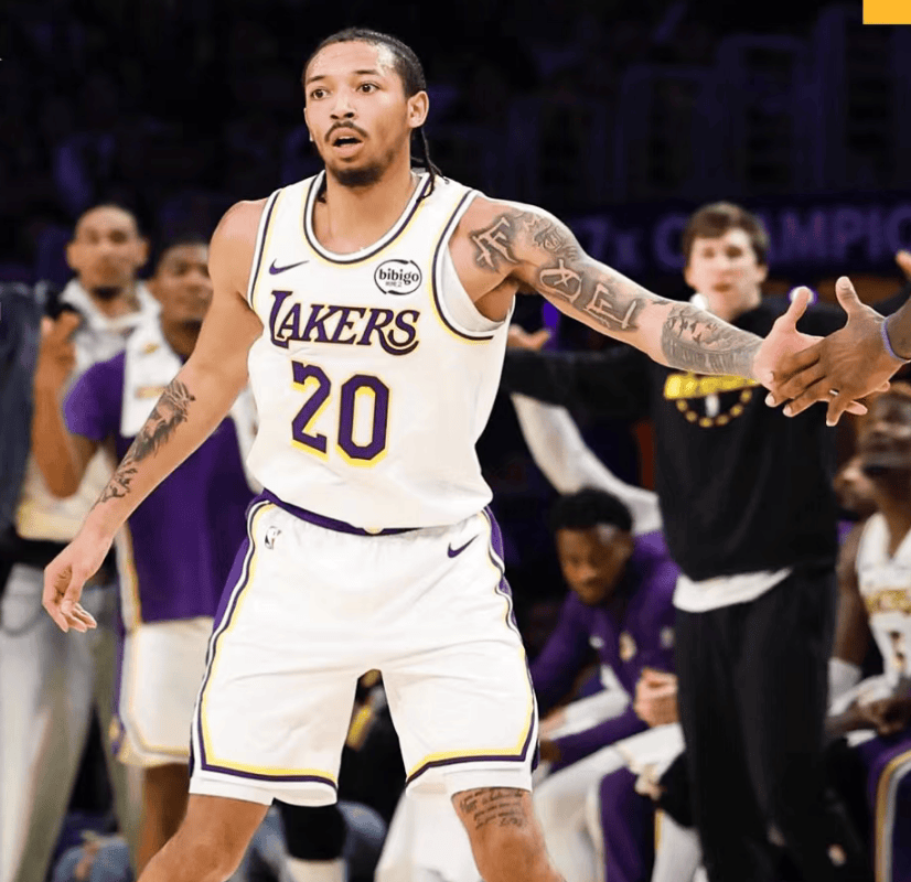 湖人赢球仍有隐患，东契奇犯一错误！詹姆斯创纪录，一人使用正确