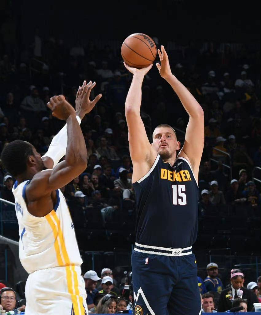 库里42分对飙戈登50分！勇士加时逆转掘金，超远三分绝平太逆天